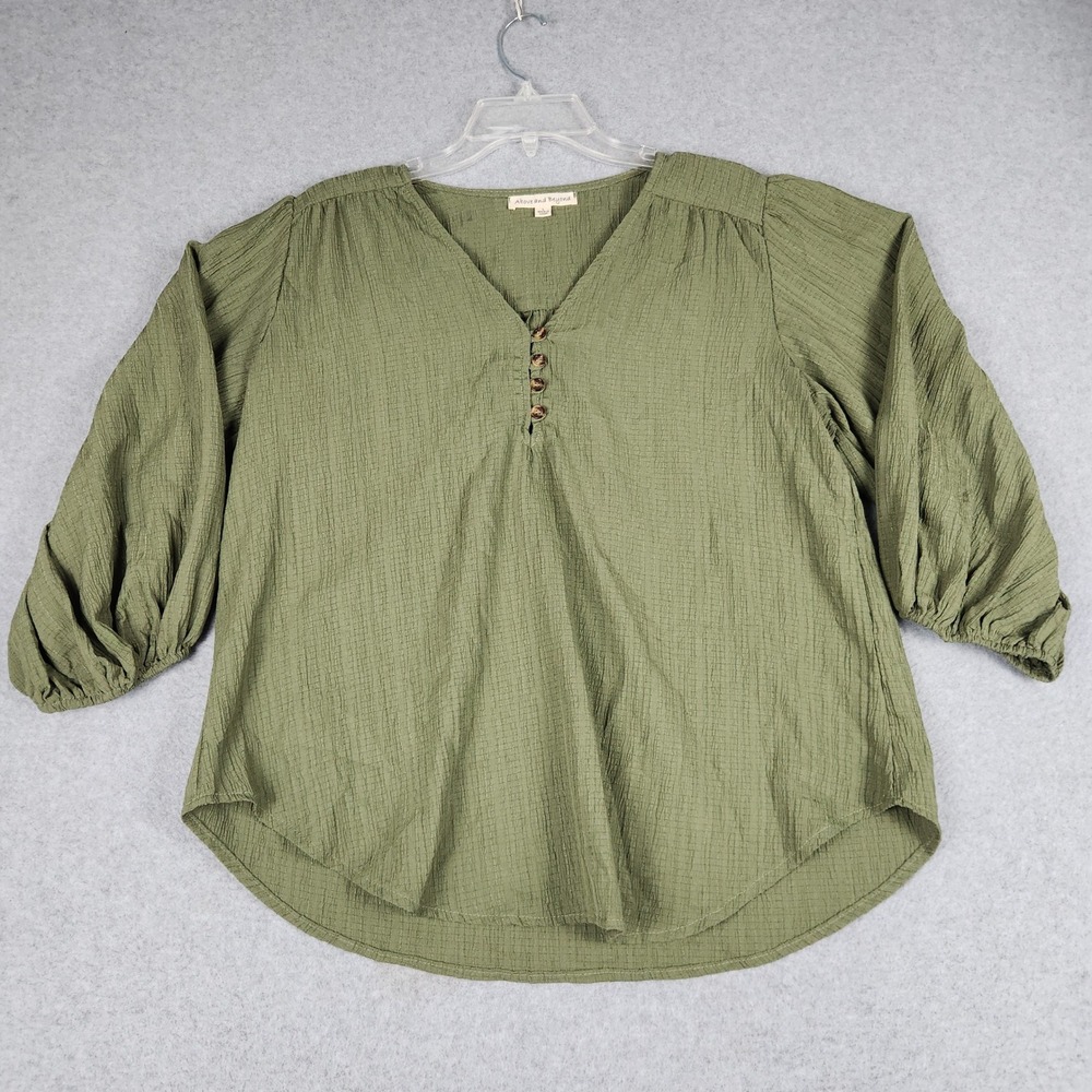 Above and Beyond Blouse Top Womens Large Olive Green Textured Long Sleeve V-Neck